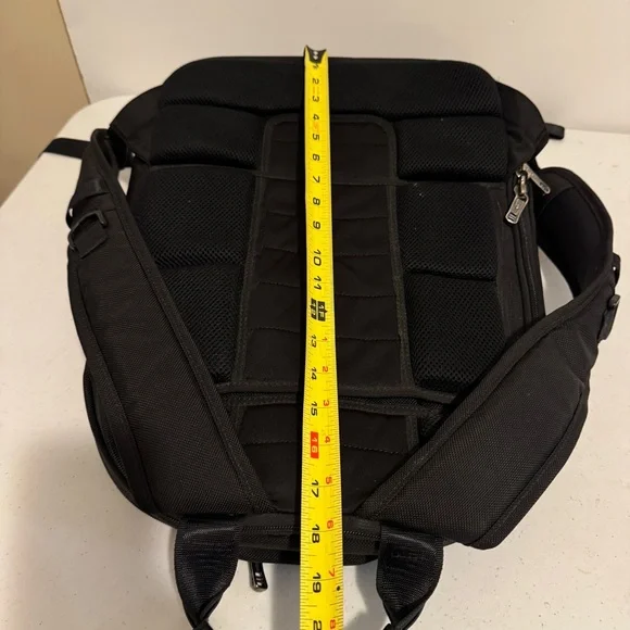 Victorinox Swiss Army Black Architecture 3.0 Zipper Laptop Backpack 31322301 - Picture 12 of 16